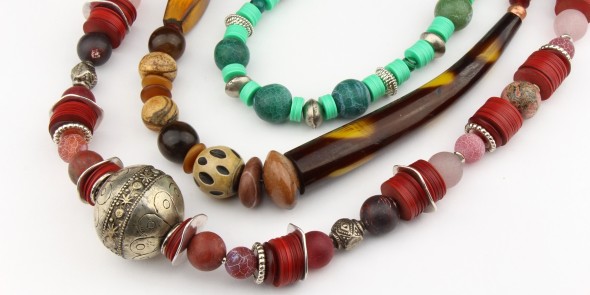 Afrikanischer Schmuck - Ketten schräg